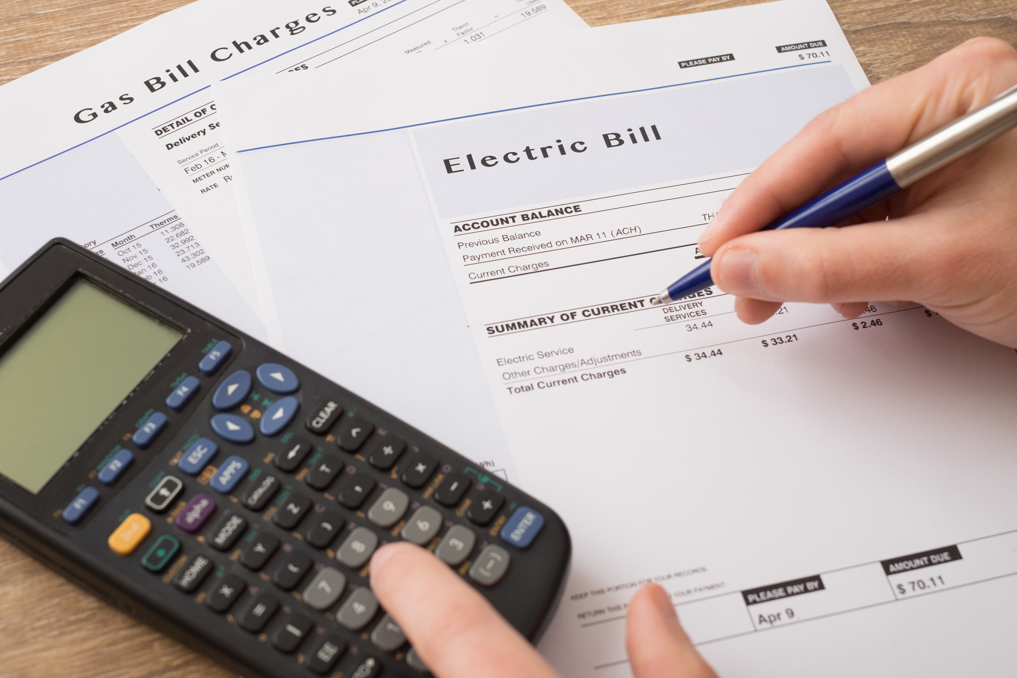 When the cost of living is rising, you probably want to know how to reduce your electricity bill. Here are a few effective tips.