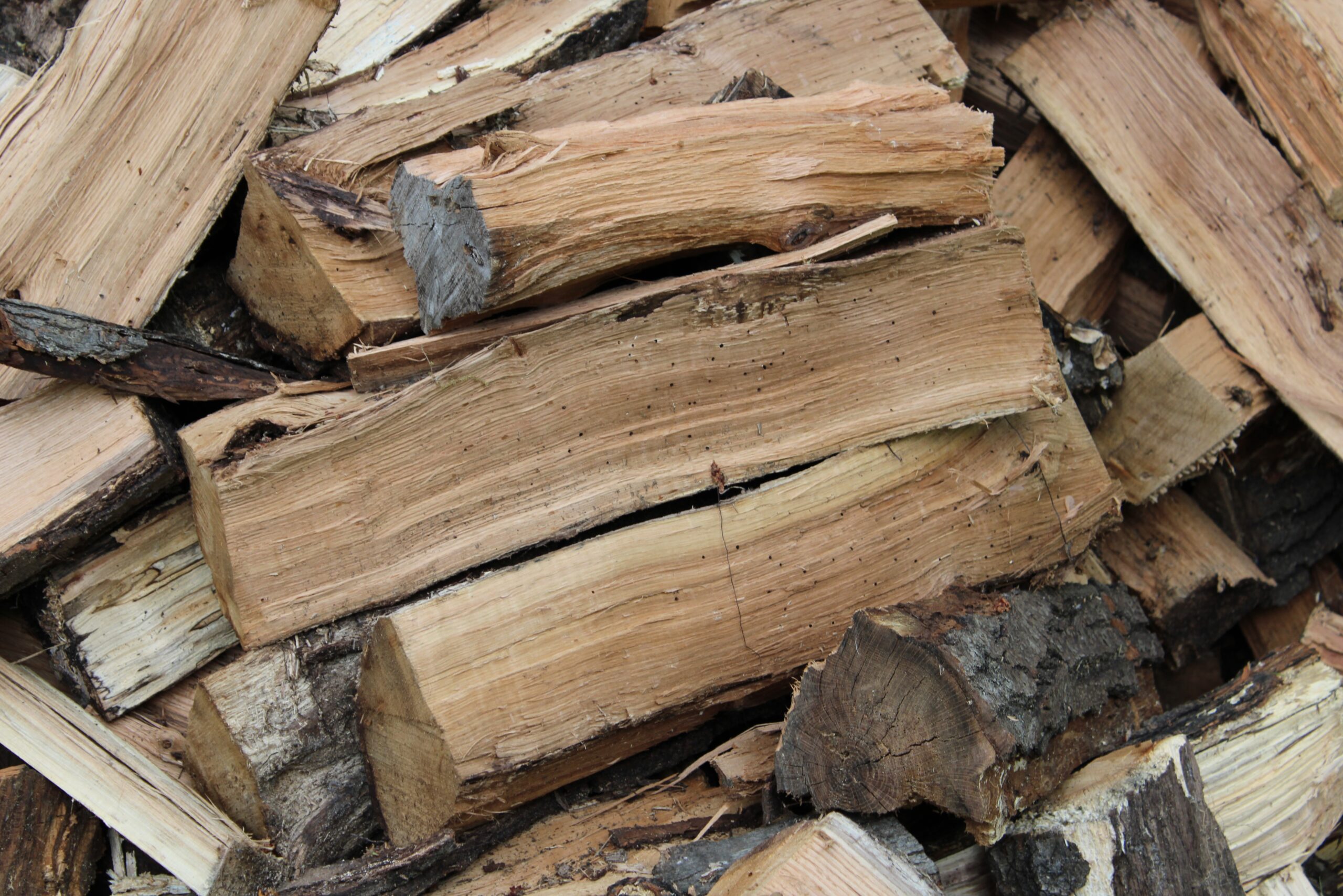 gorrin bel Geezmr1UMPs unsplash scaled If you're looking for a good firewood source, consider using oak. This type of wood is dense and produces a great deal of heat. It's also cheaper and easier to split than the ones you can find at https://www.cuttingedgefirewood.com/cooking-firewood/smoking-chunks/. In addition, oak firewood produces less black smoke than other types of firewood. This makes it a great choice for any outdoor fire.