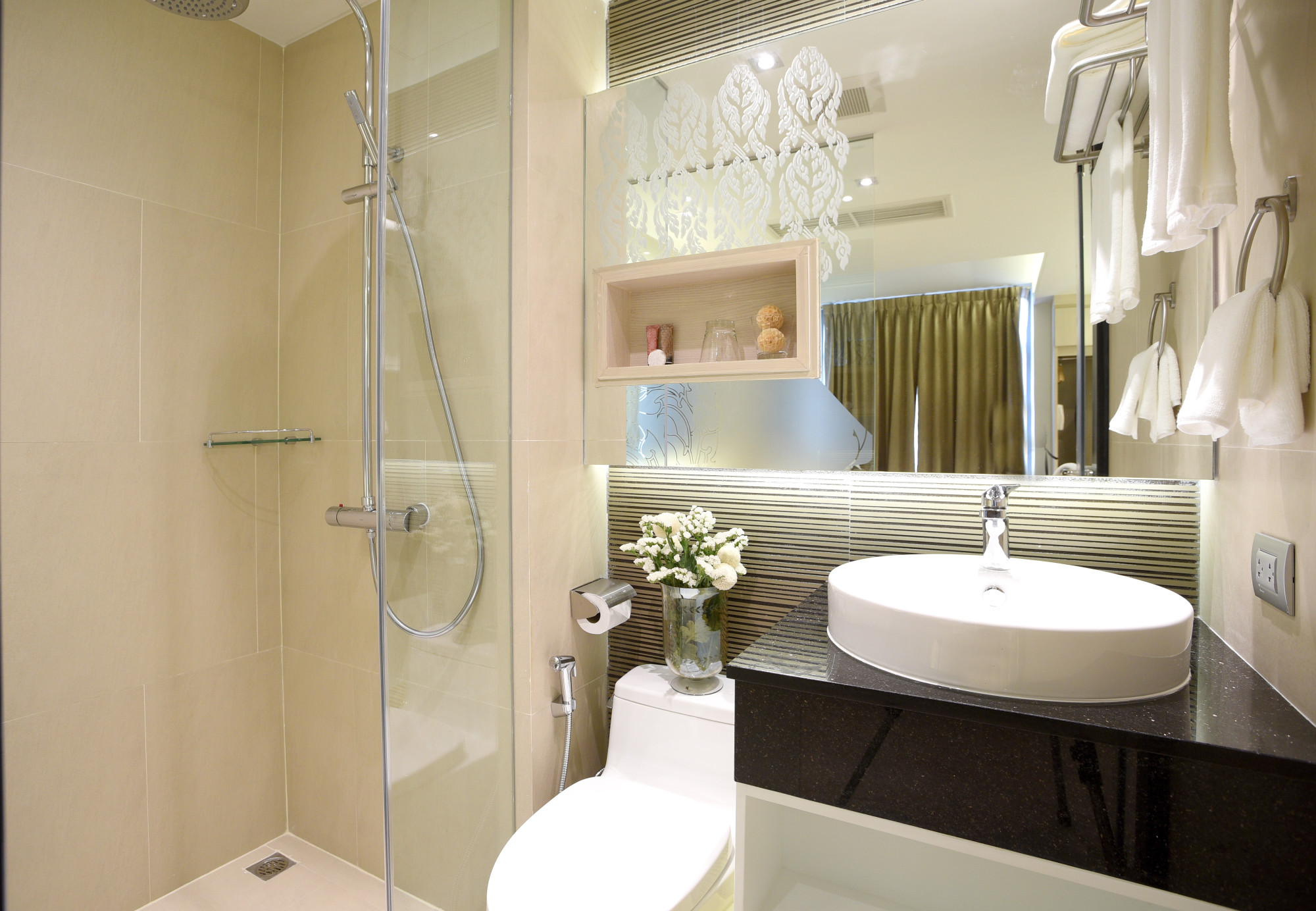 There are a few things you can do to make your small bathroom feel more spacious and comfortable. Here’s a quick look at the best options.