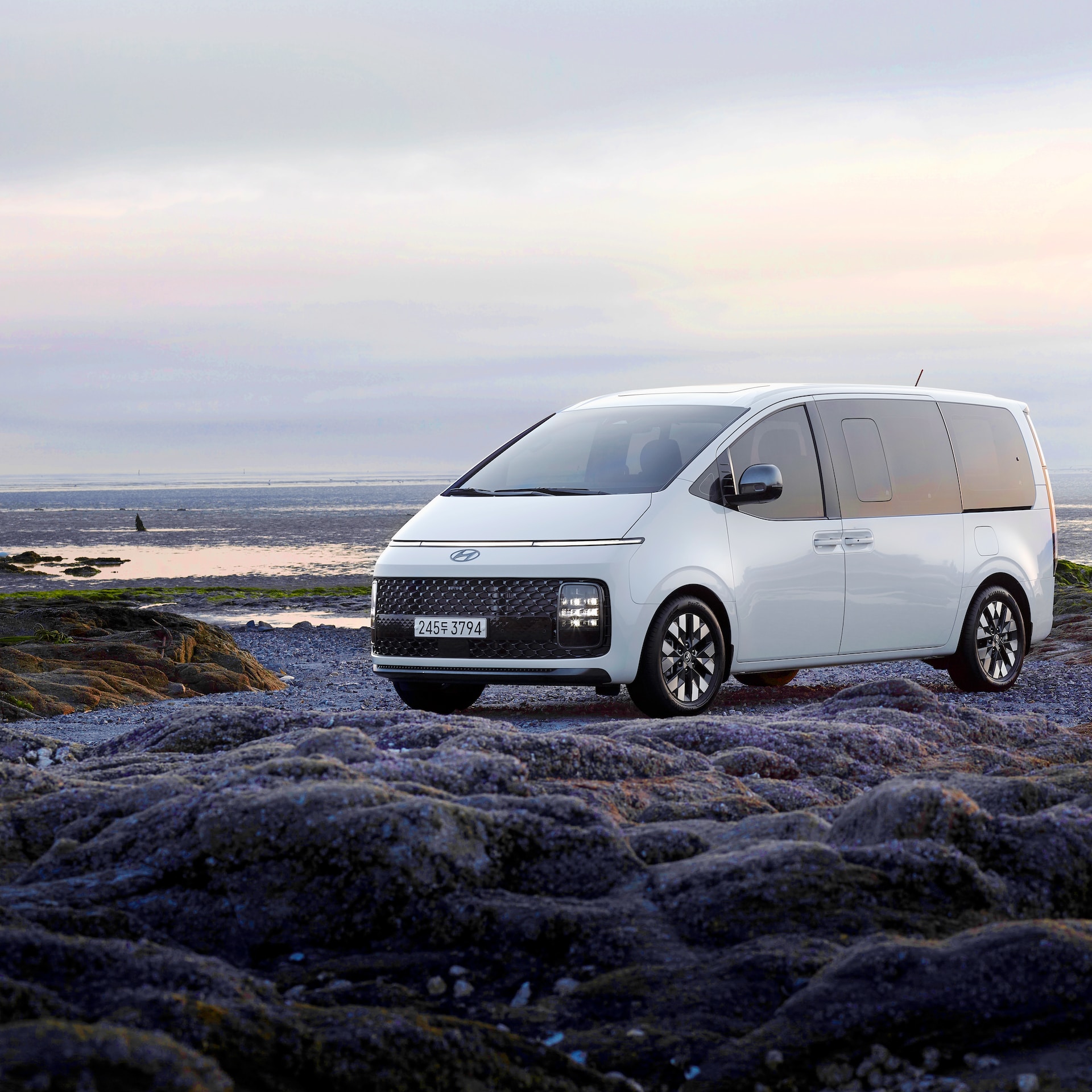 Planning a Group Outing? Why Minivan Rentals Are the Perfect Solution